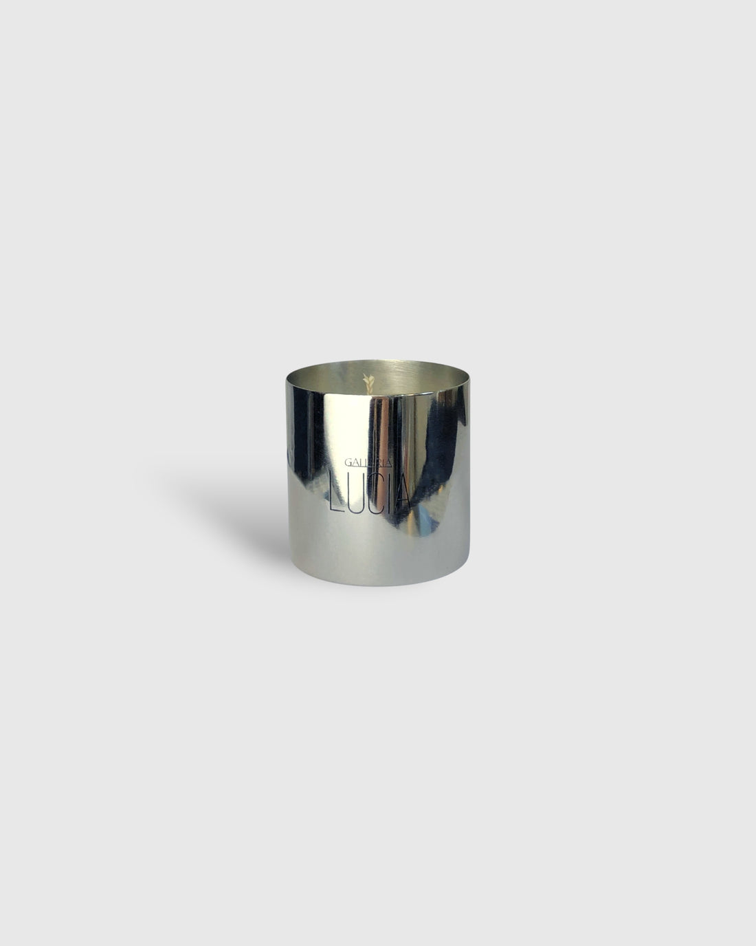 Silver candle with chocolate truffle fragrance