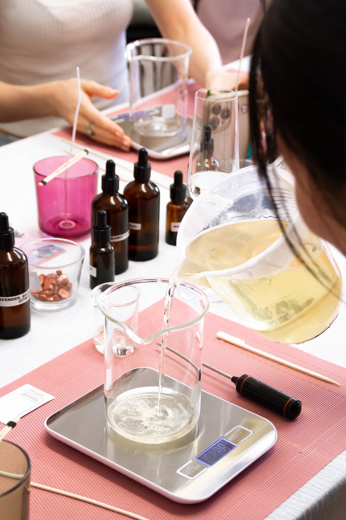 Design your own scented candle with crystals, Workshop in Berlin
